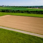 Как купить землю под 1 дом, а построить 3 — и не попасть