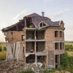 Недвижимость под разборку: купить ради стройматериалов