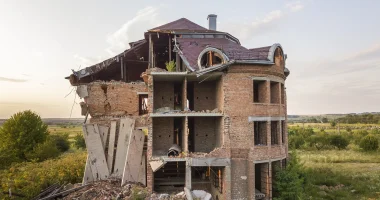 Недвижимость под разборку: купить ради стройматериалов