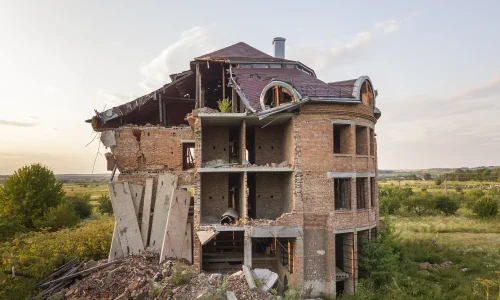 Недвижимость под разборку: купить ради стройматериалов