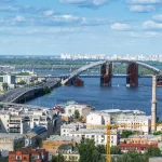 Инвестиции в недвижимость возле транспортных хабов: когда гудок поезда — это звук прибыли