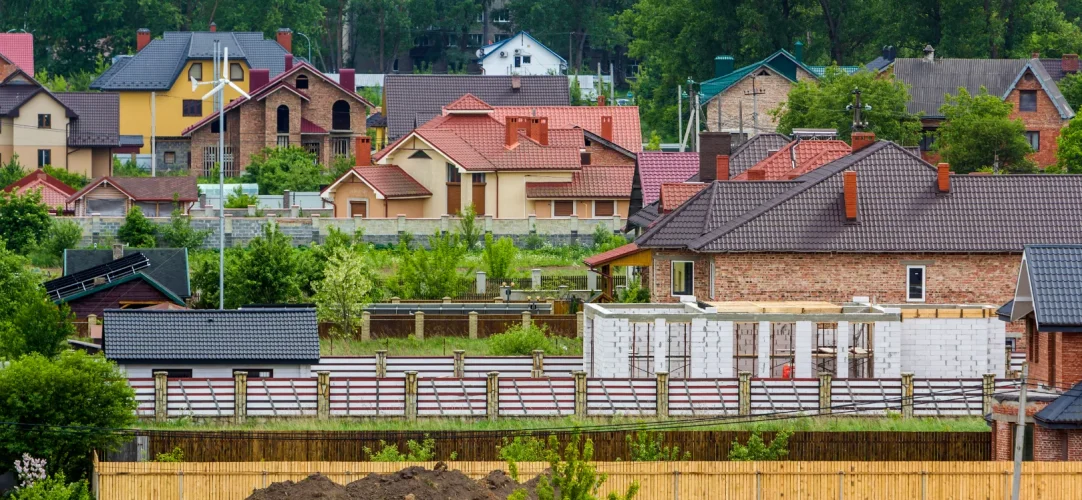 Вложения в реновацию ветхого жилья: или как старый дом может принести вам новые деньги